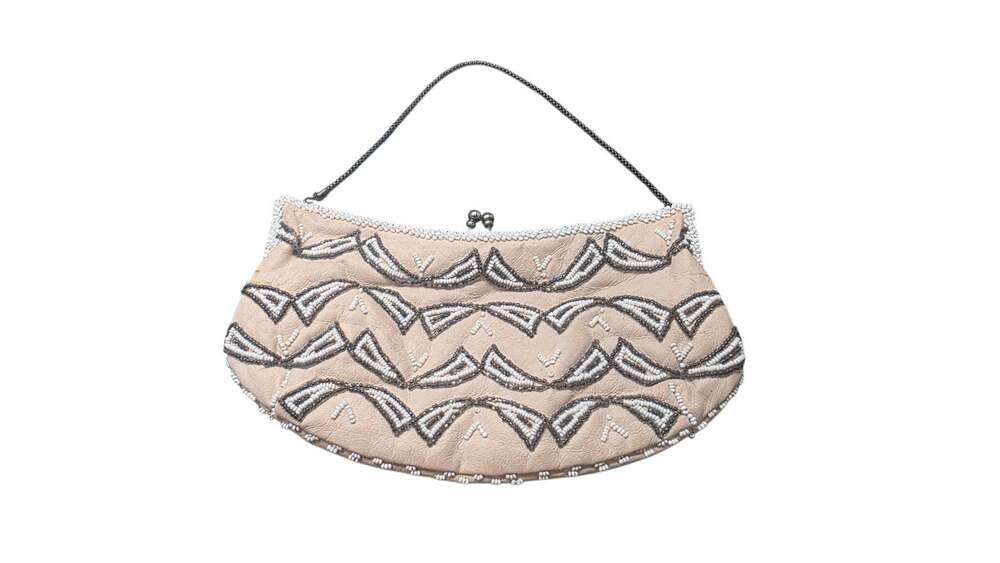Vintage 1950s 60s Beaded Evening Bag Purse Cream Silver Kiss Lock Chain Clutch